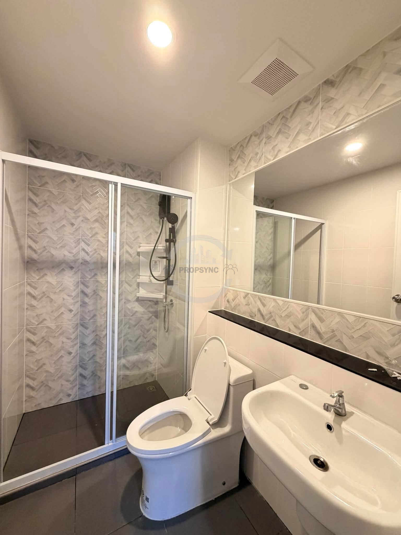 คอนโด ให้เช่า รีเจ้นท์โฮม วุฒากาศ | Regent Home Wutthakat เขตธนบุรี - PROPSYNC