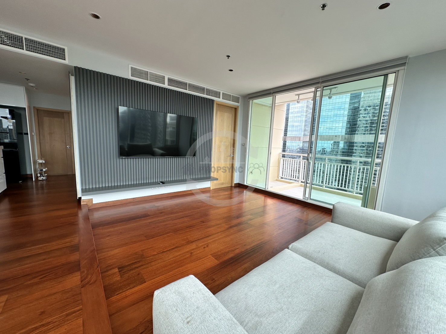 ดิ เอ็มไพร์ เพลส | The Empire Place